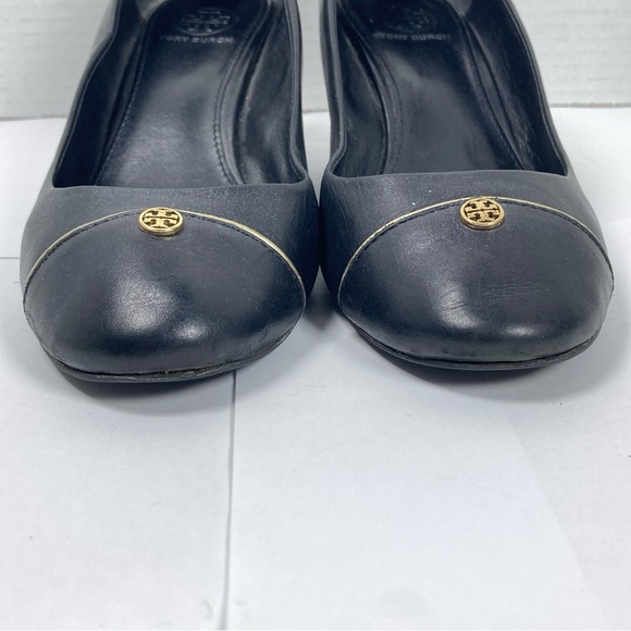 Tory Burch Women's Black Leather Cap Toe Wedge Pumps Gold Logo Tory Size 7.5M - Picture 4 of 11
